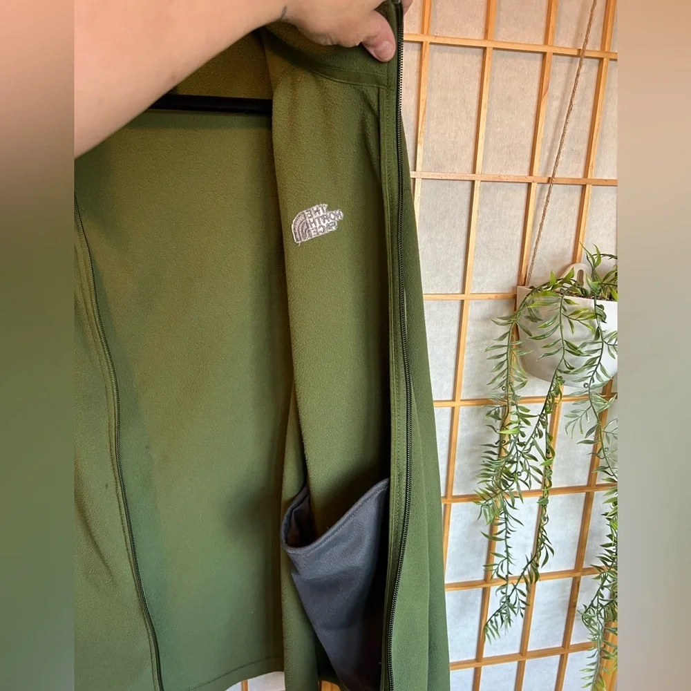 The North Face Apex Bionic Full zip soft shell jacket, olive green Men’s XL Tall